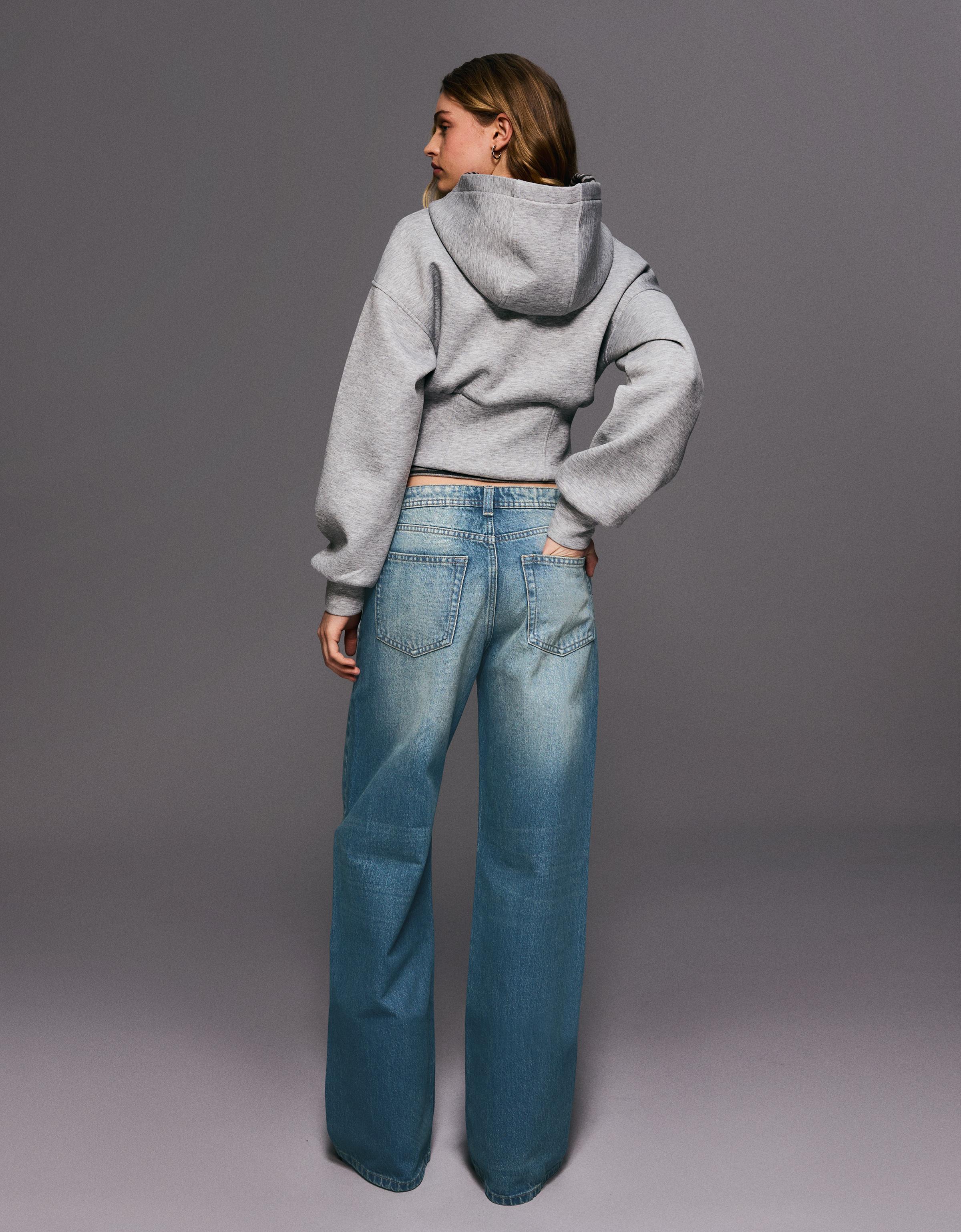 Mid-waist baggy jeans