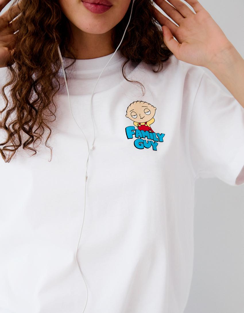 Kaus oversize bergambar FAMILY GUY-Putih semu