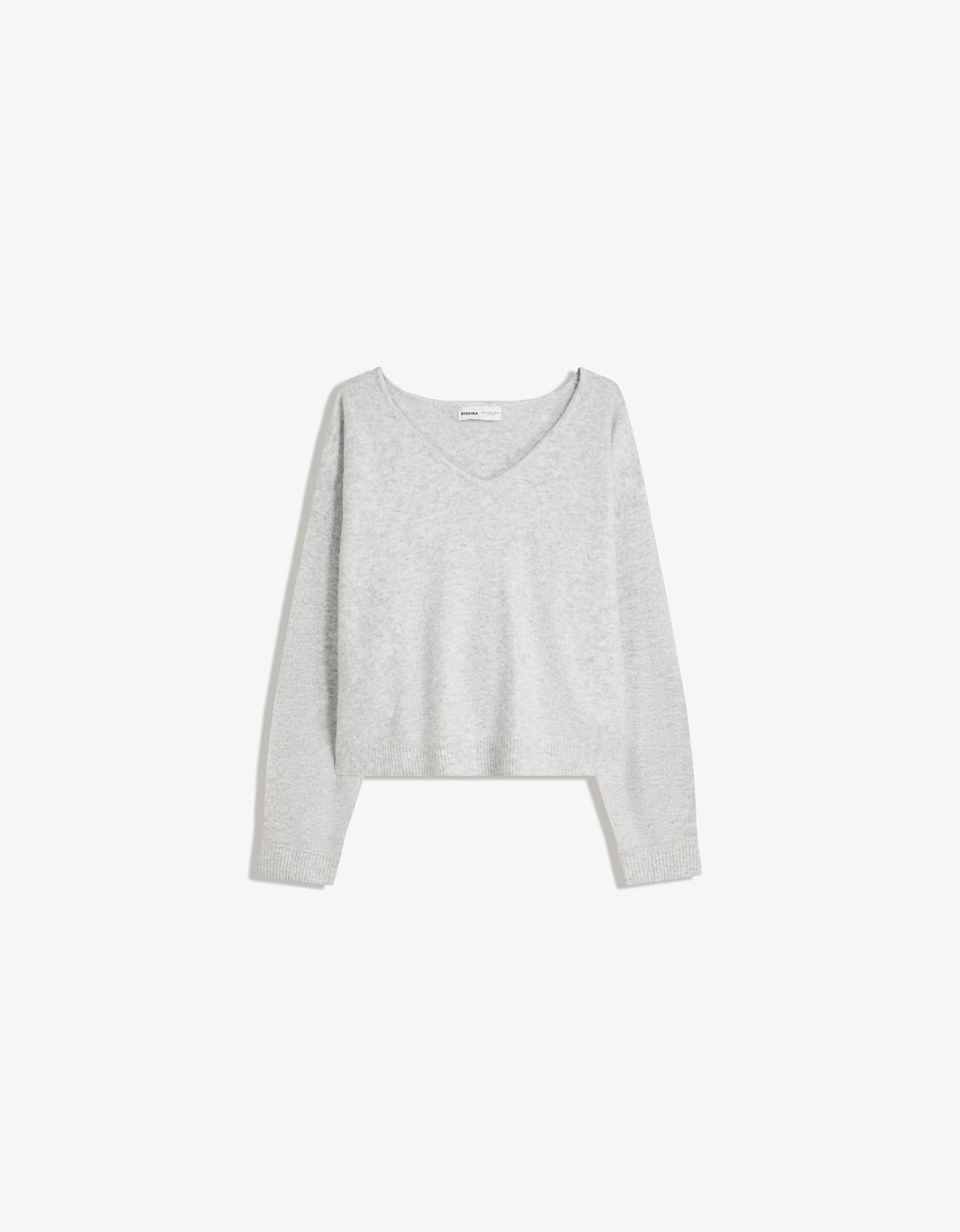 Soft touch V-neck sweater - Women | Bershka