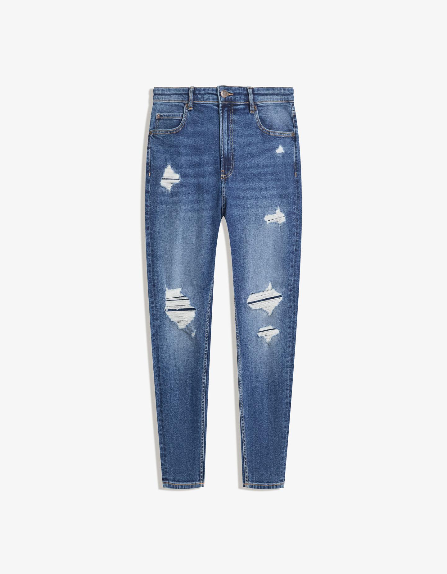 Bershka jeansy o kroju carrot z przetarciami niebieski