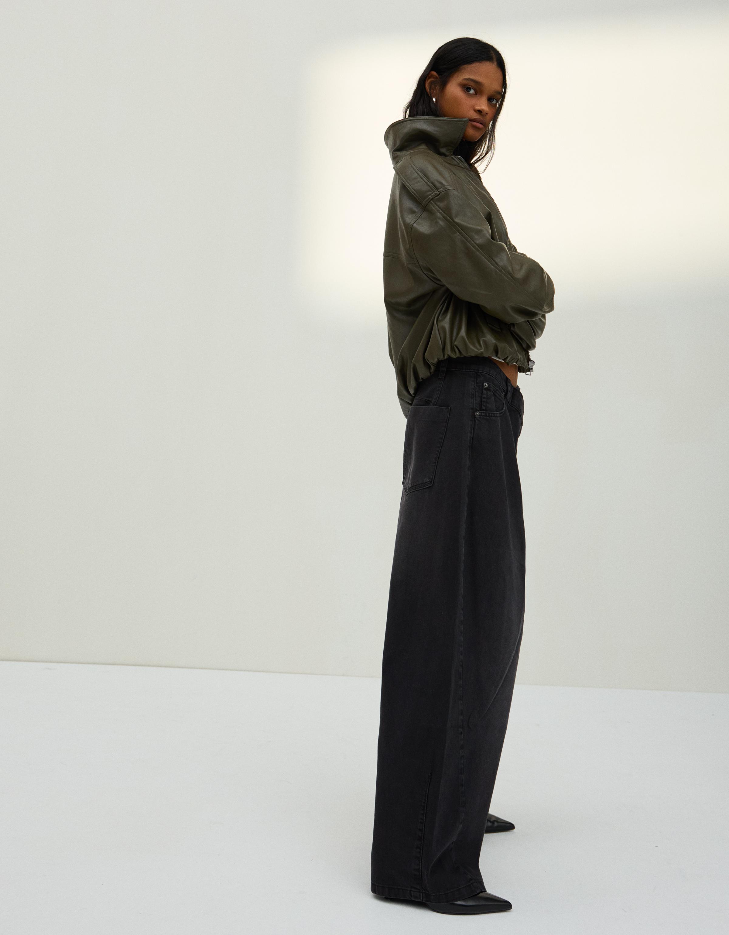 Barrel-leg trousers