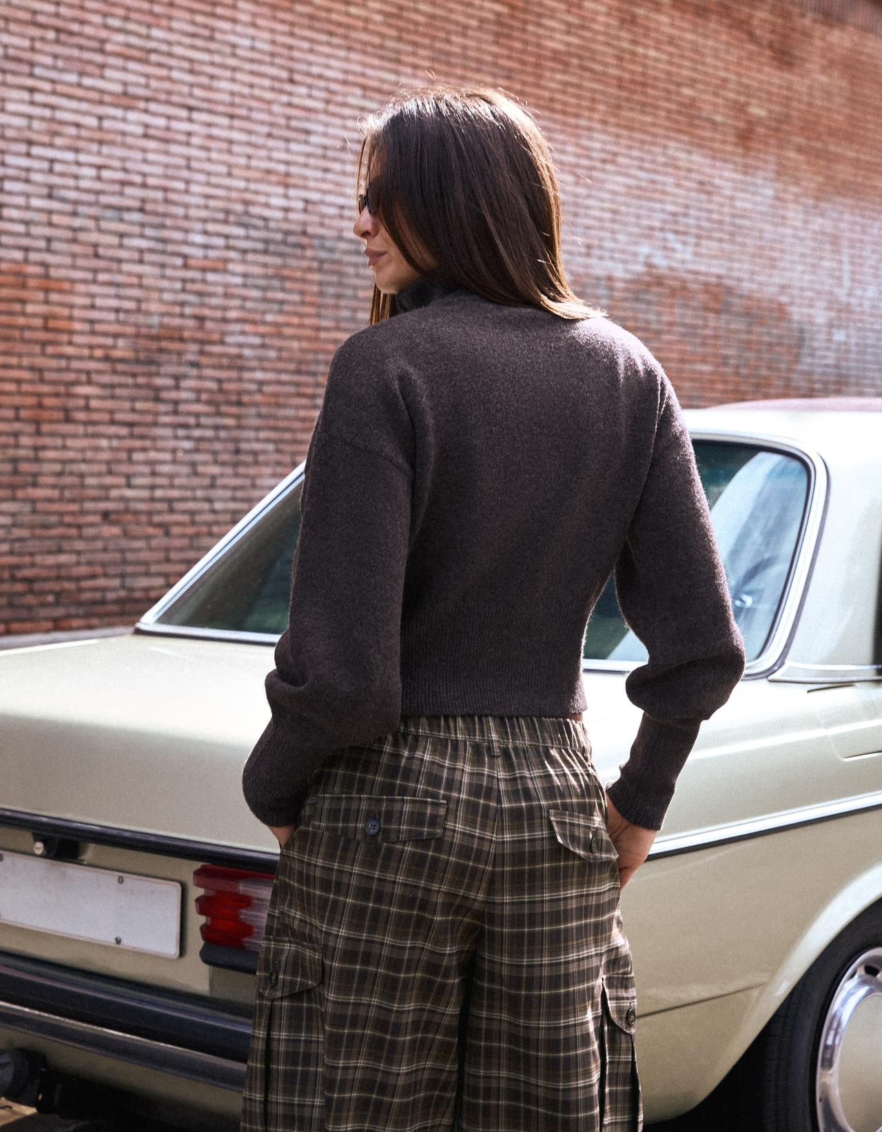 High neck zip-up knit cardigan — Brown