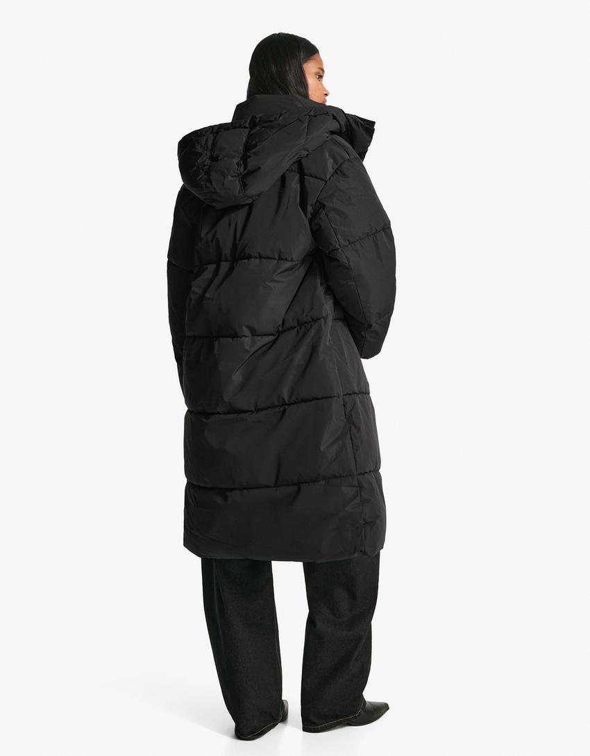 Gara pufīga jaka ar ūdensnecaurlaidīgu kapuci-Melns