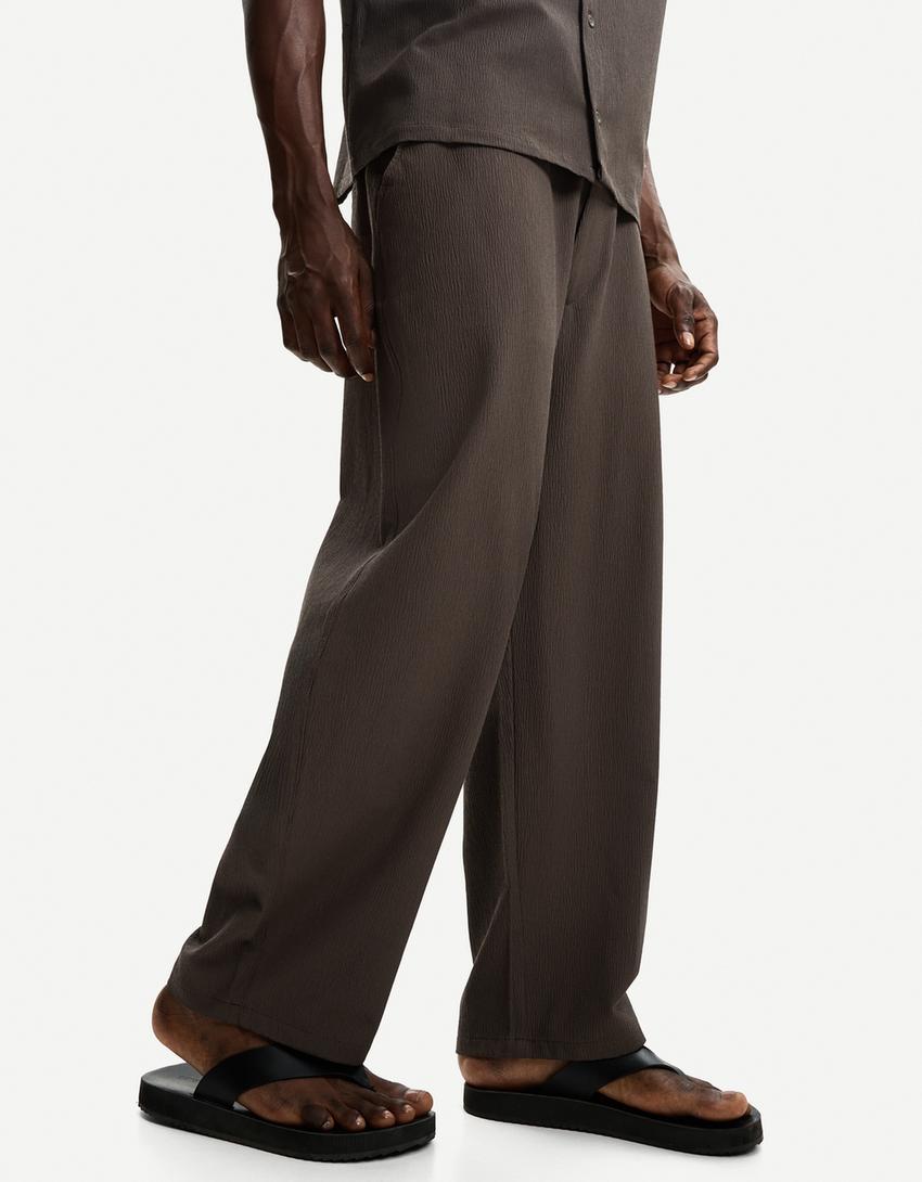 Pantalón baggy jogger plisado-Visón-2
