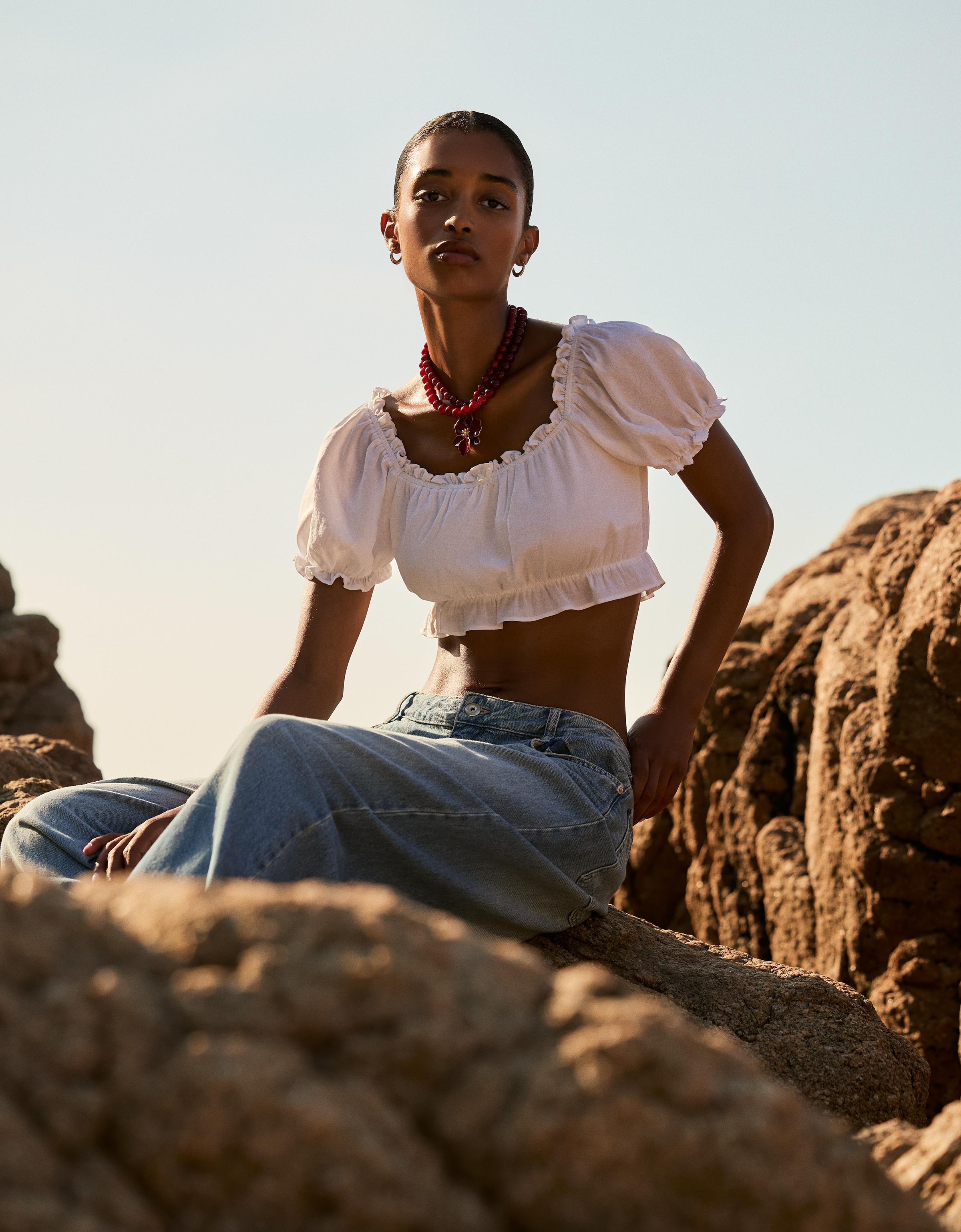Bershka Bauchfreie Bluse Mit Kurzen Ärmeln Damen Xs Grbrochenes Weiss