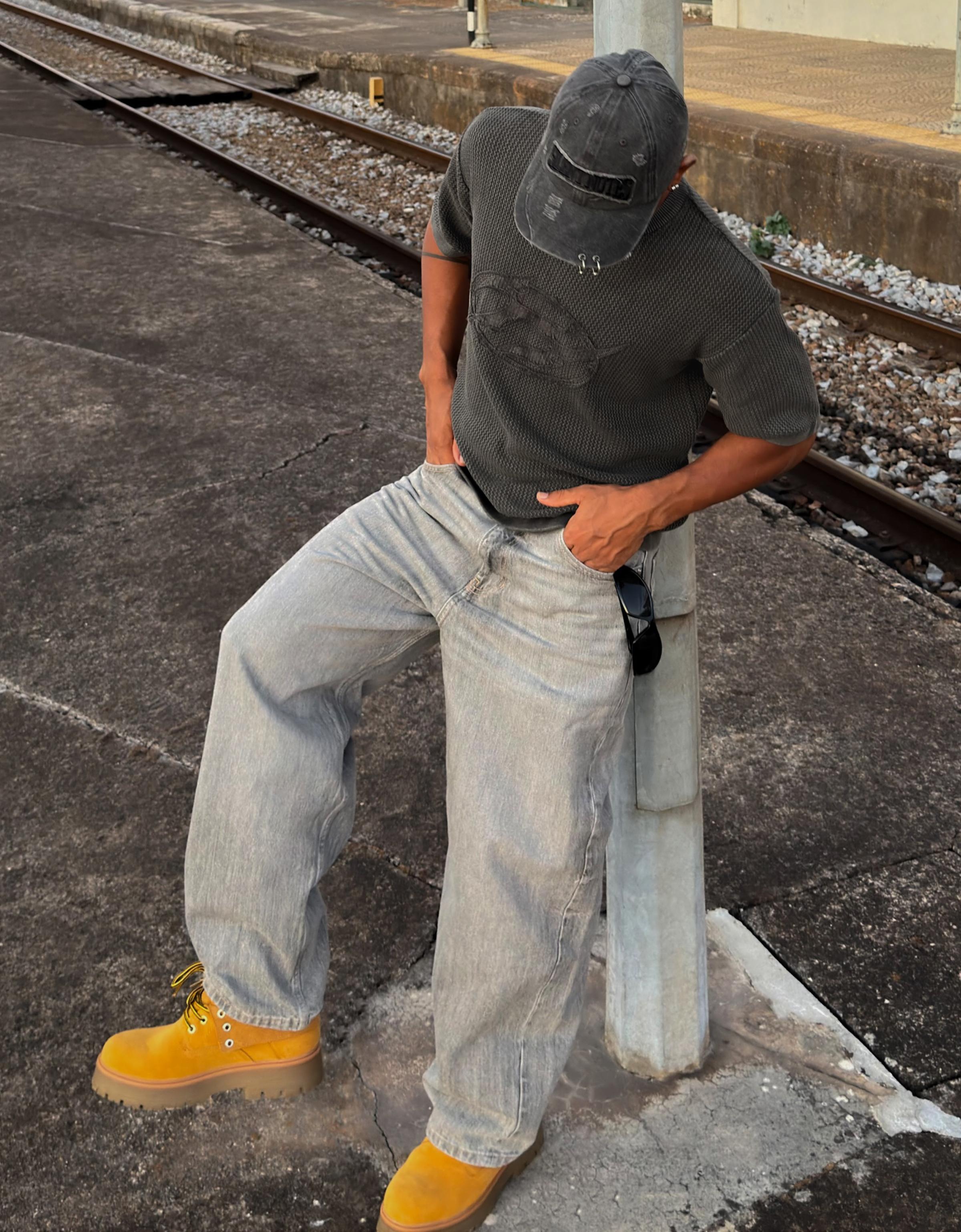 Short sleeve washed-effect T-shirt with patches — Grey