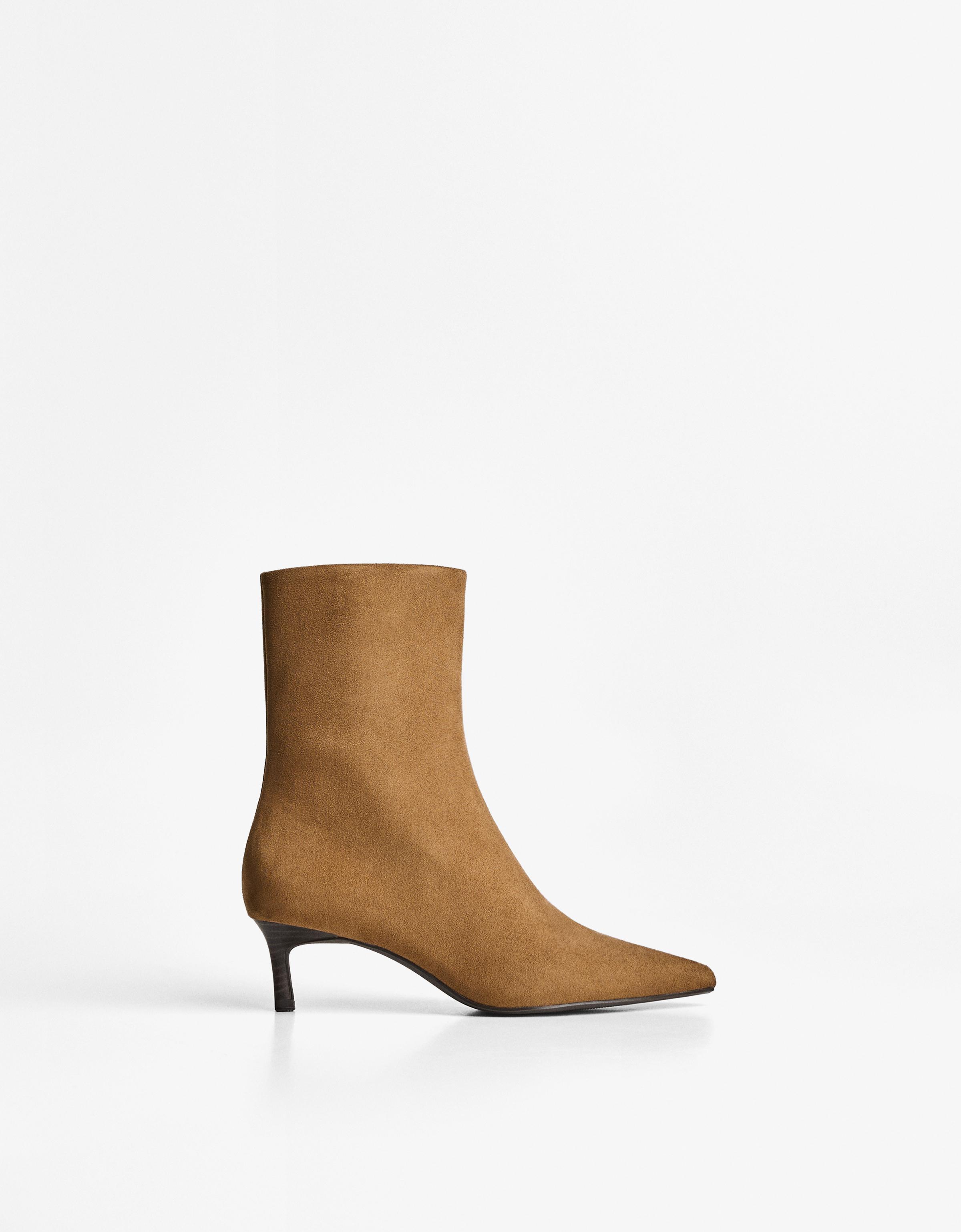 Bershka Stiefeletten In Lackoptik Mit Kitten-Heels Damen 40 Gelbbraun