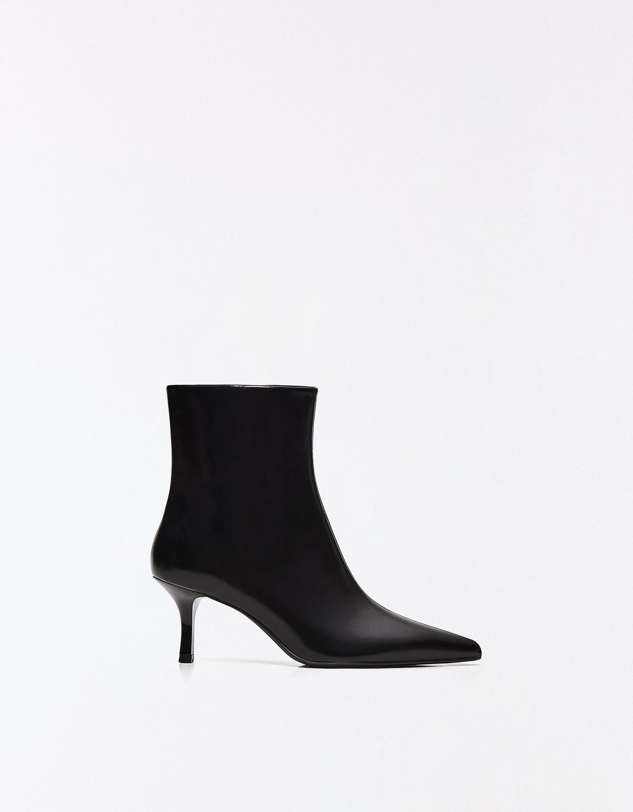 KITTEN HEEL ANKLE BOOTS — BLACK