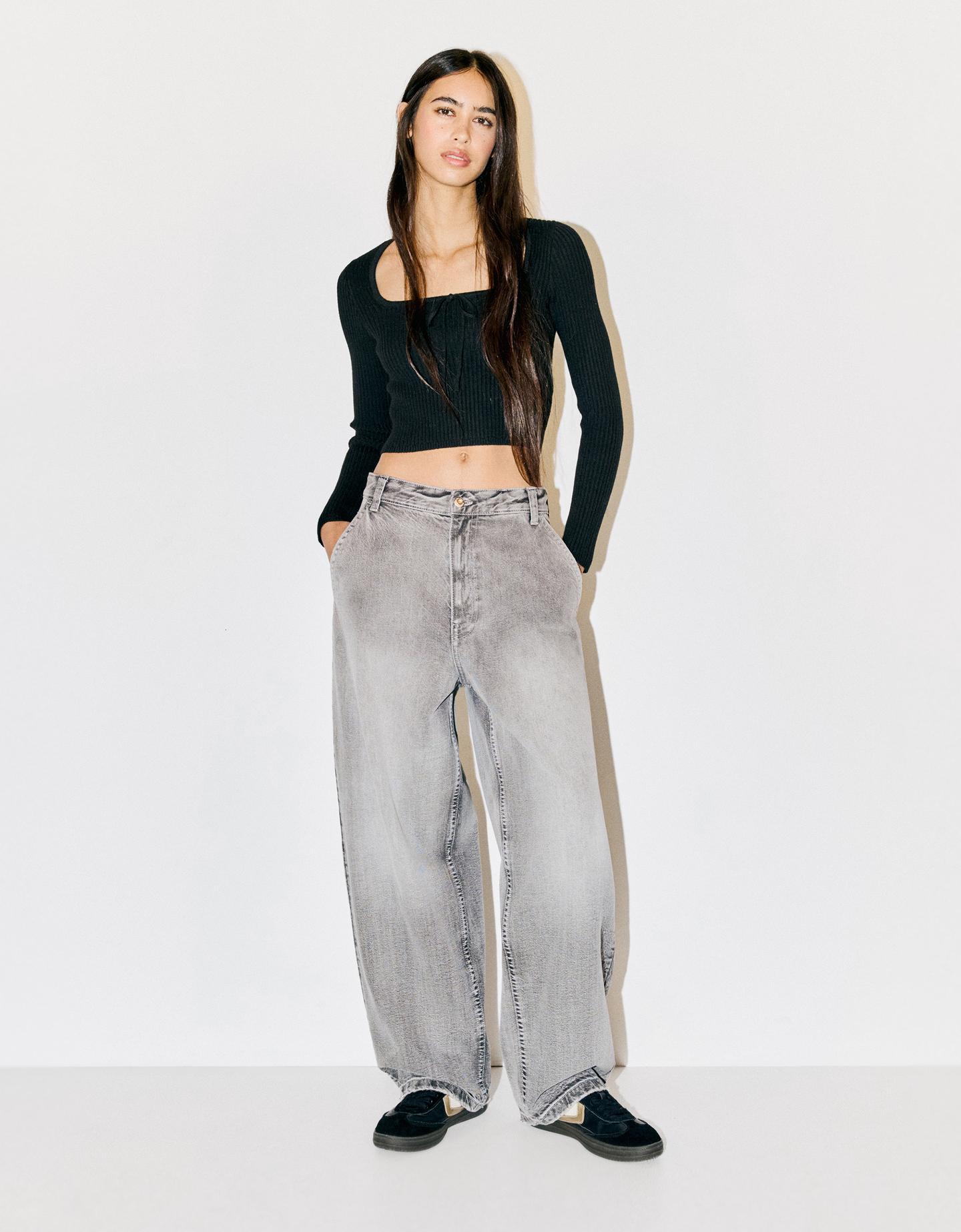 Bershka sweter z kwadratowym dekoltem i wiązaniem czarny