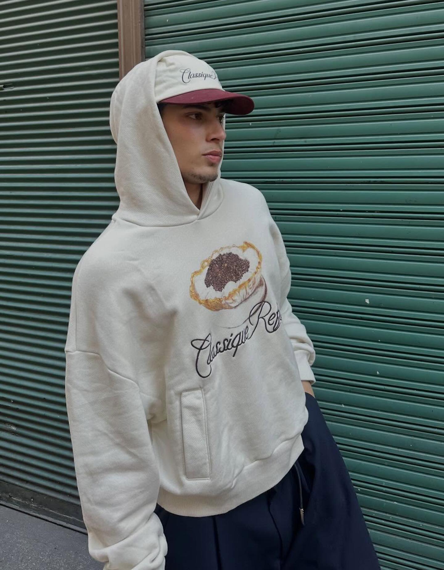 Bershka bluza z kapturem z nadrukiem i haftem kremowy