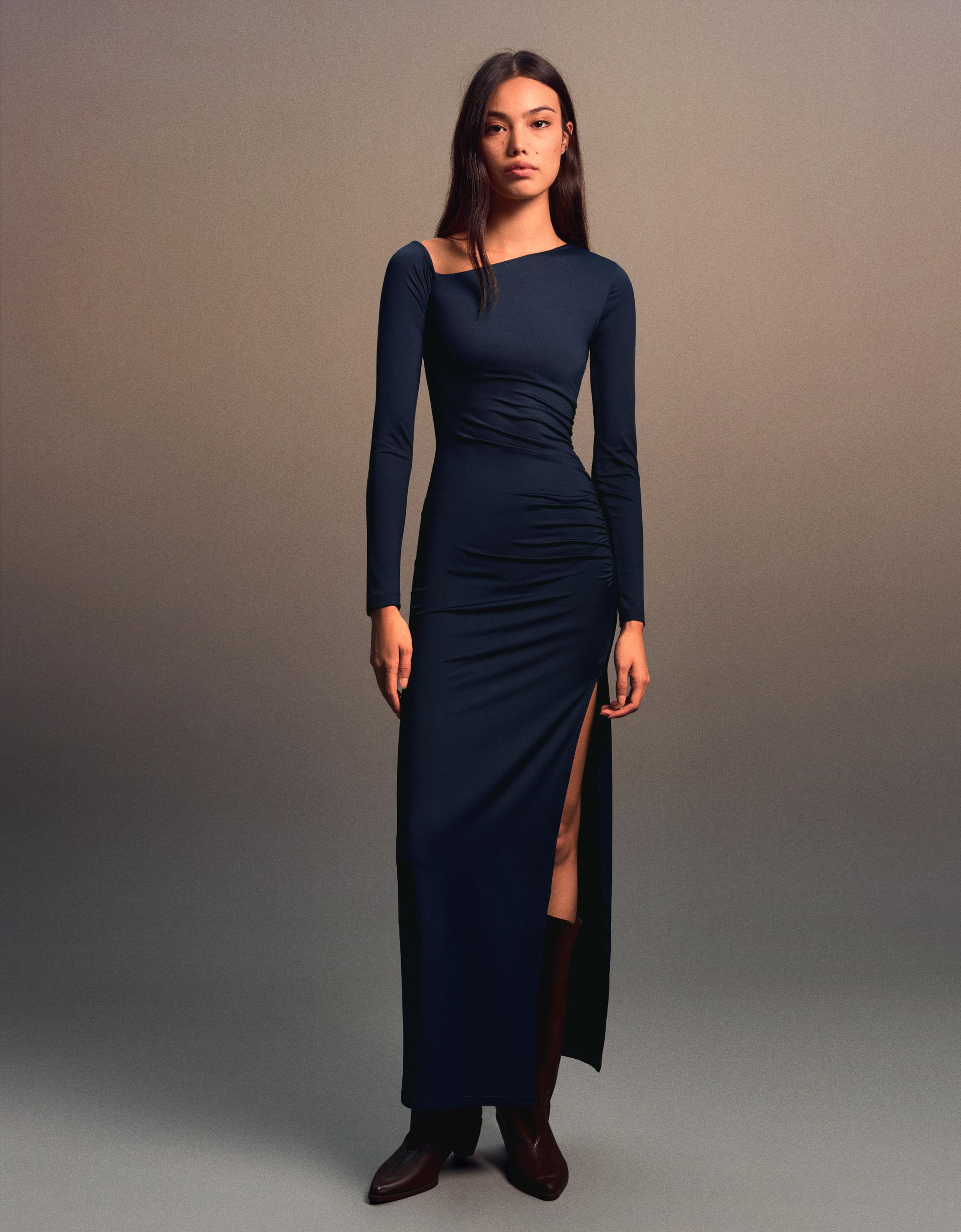 Bershka Asymmetrisches Midikleid Mit Langen Ärmeln Damen S Marinenblau