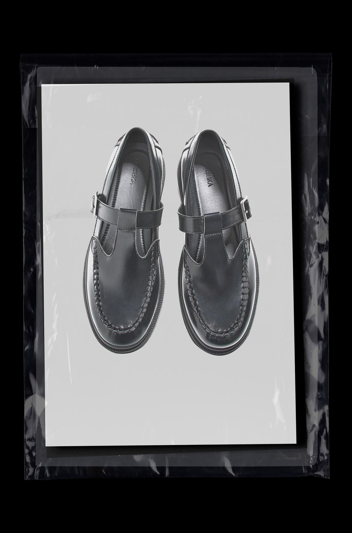 Shoes with buckle