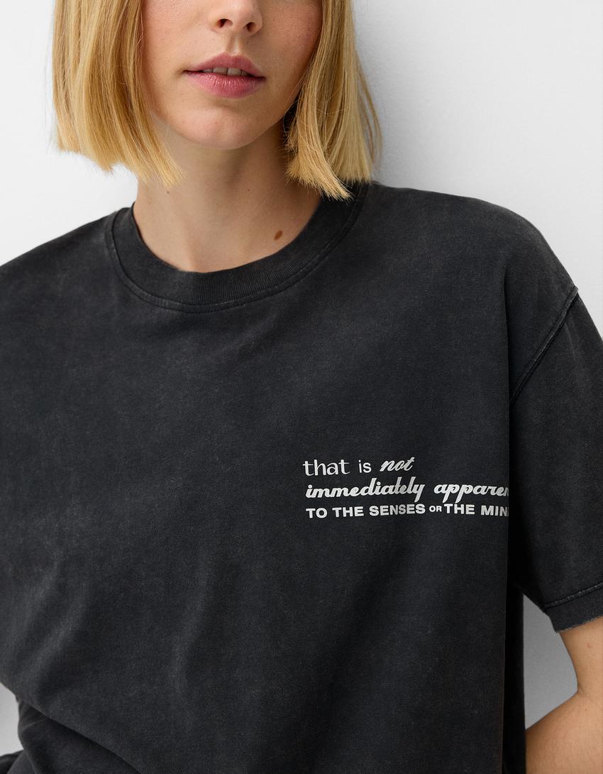 تيشرت بطبعة بتأثير باهت وأكمام قصيرة-رمادي داكن-2