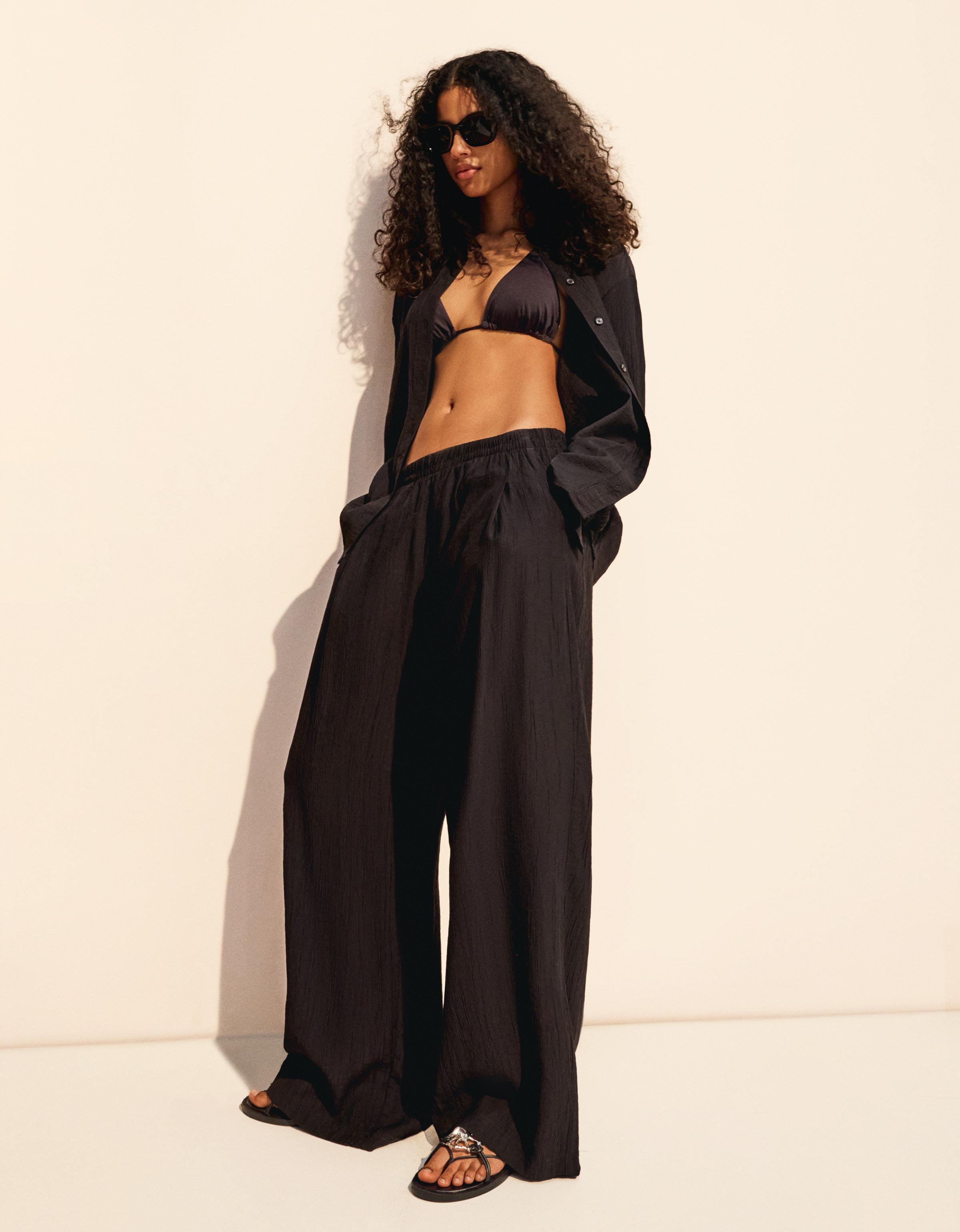 Flowing wide-leg textured trousers with drawstring — Black