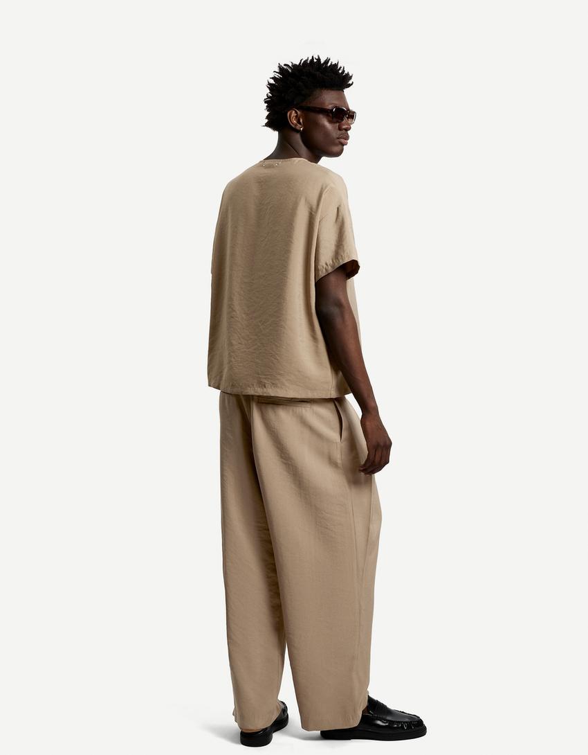 Oversized soepelvallende blouse met korte mouw-Zand-1