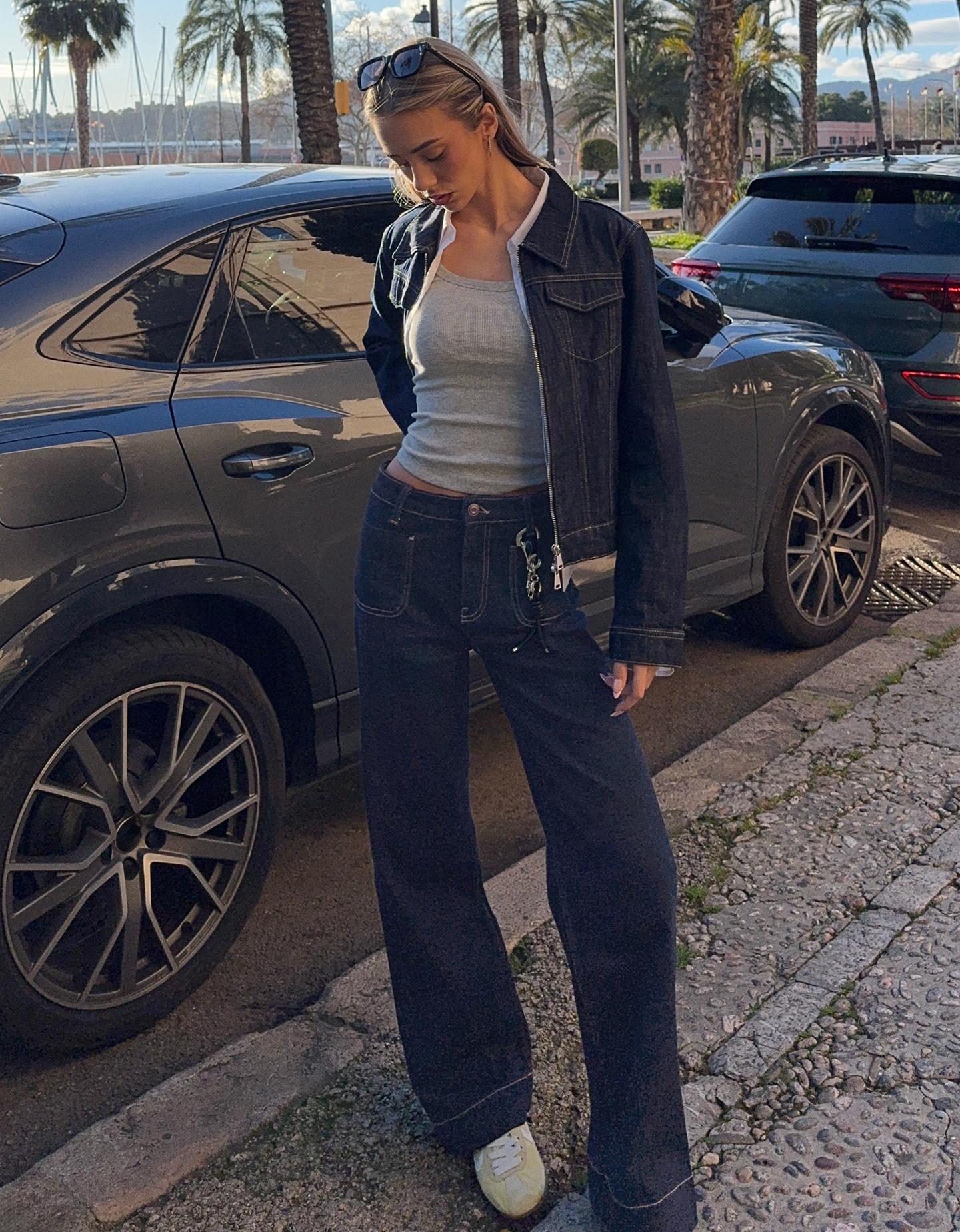 Bershka jeansy z szerokimi nogawkami i wysokim stanem bezszwowe kieszenie granatowy
