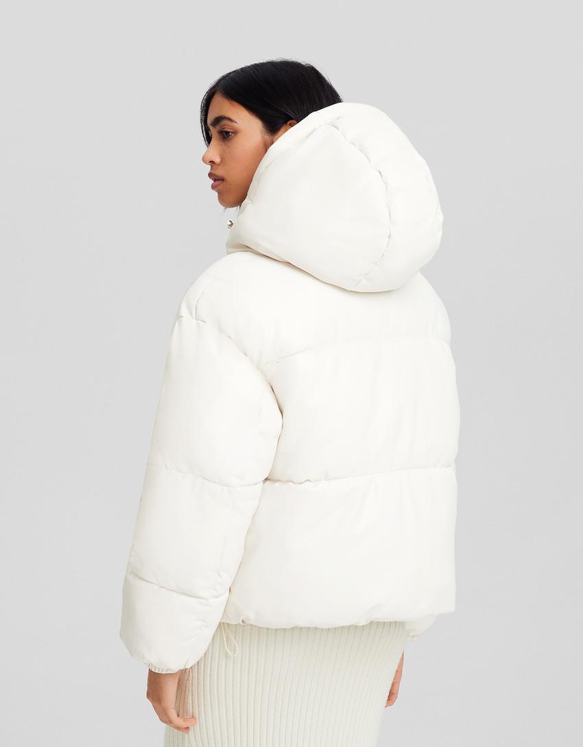 جاكيت منفوخ من جلد صناعي بغطاء رأس-كريمي-1