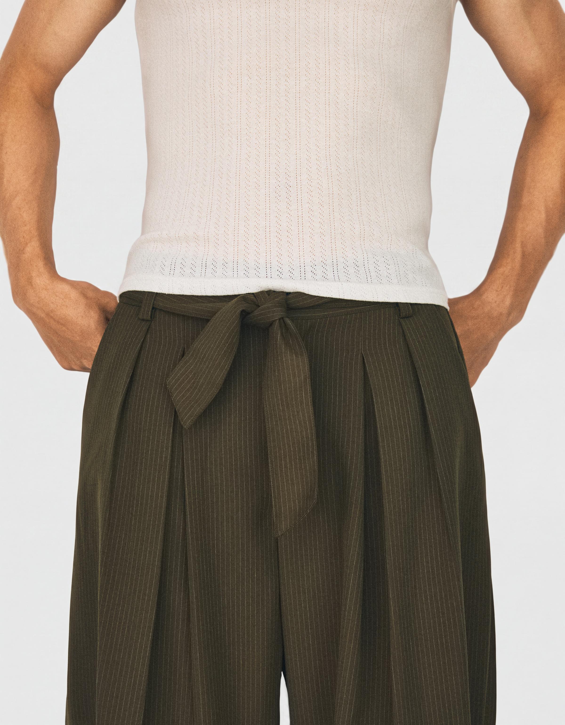 Barrel-leg trousers with darts and belt — Khaki