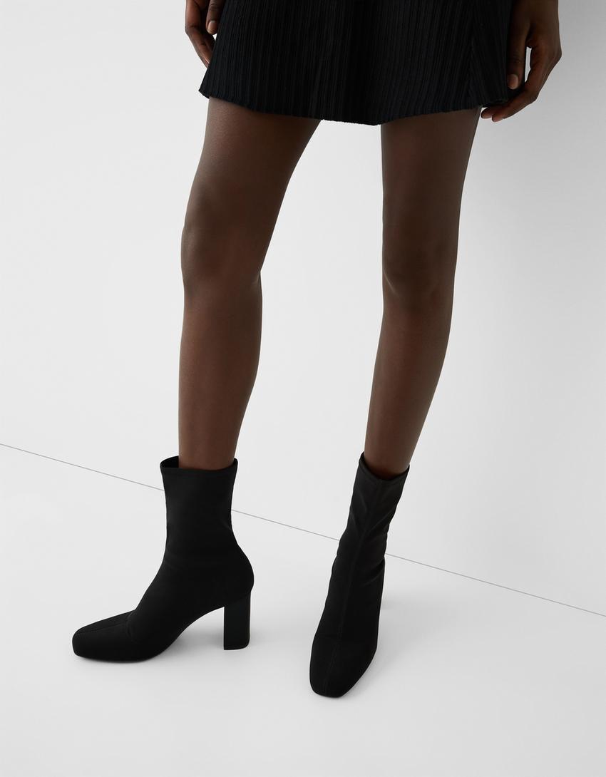 بوت برقبة للكاحل ضيق بكعب متوسط-أسود-1