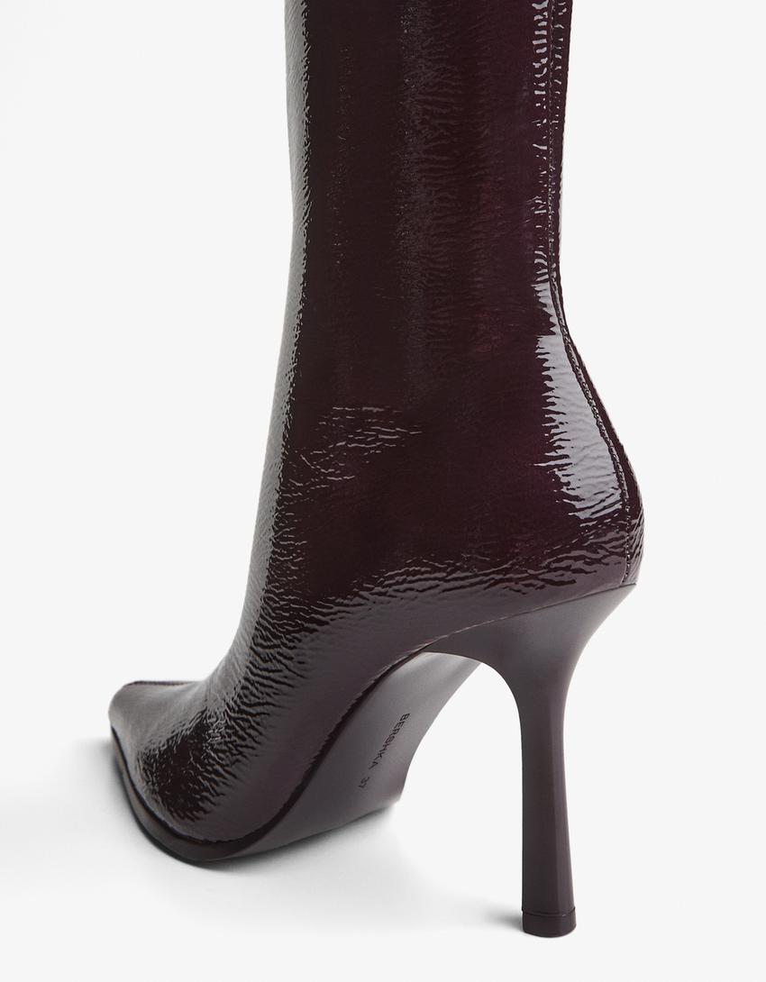 Embossed high-heel ankle boots-Maroon