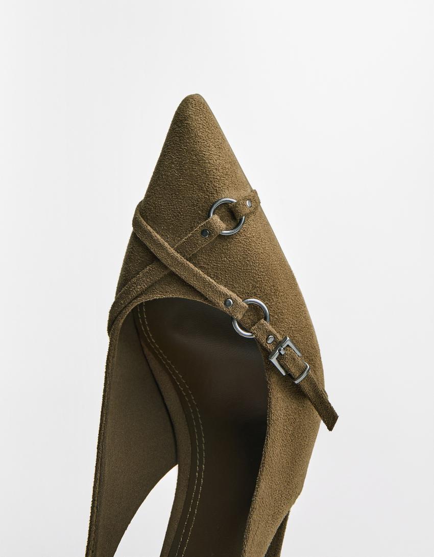 Schoenen met kitten heel, bandje en gesp-1-512