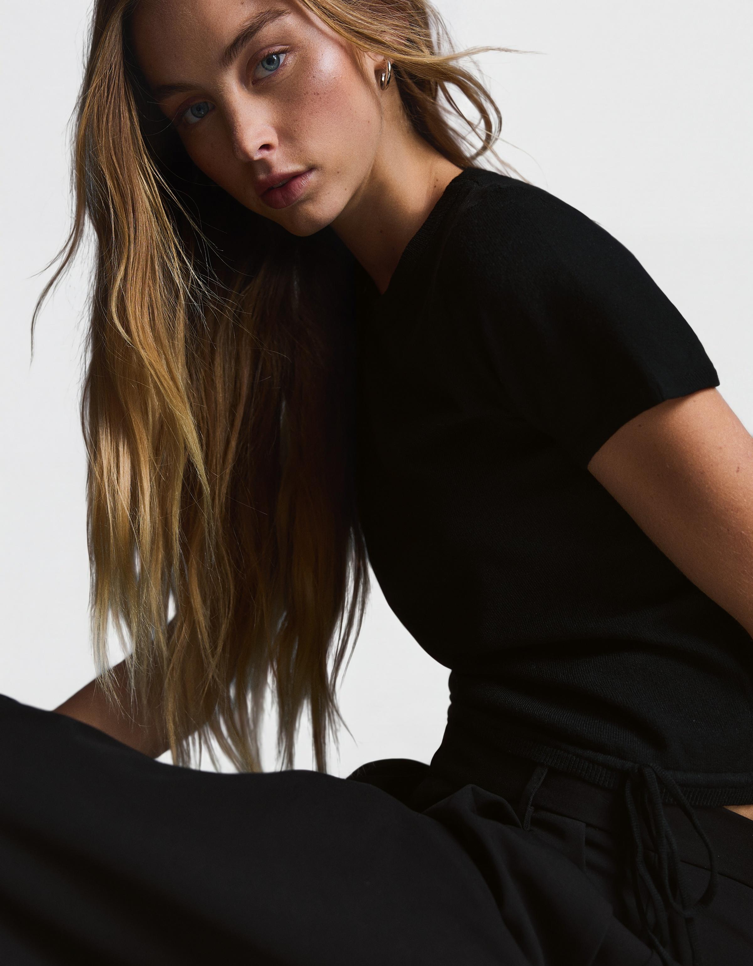 Short-sleeved round neck knit jumper — Black