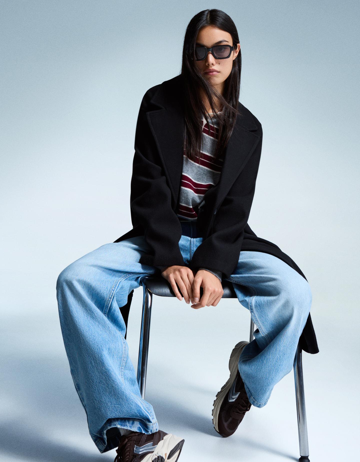 Bershka długi płaszcz soft czarny