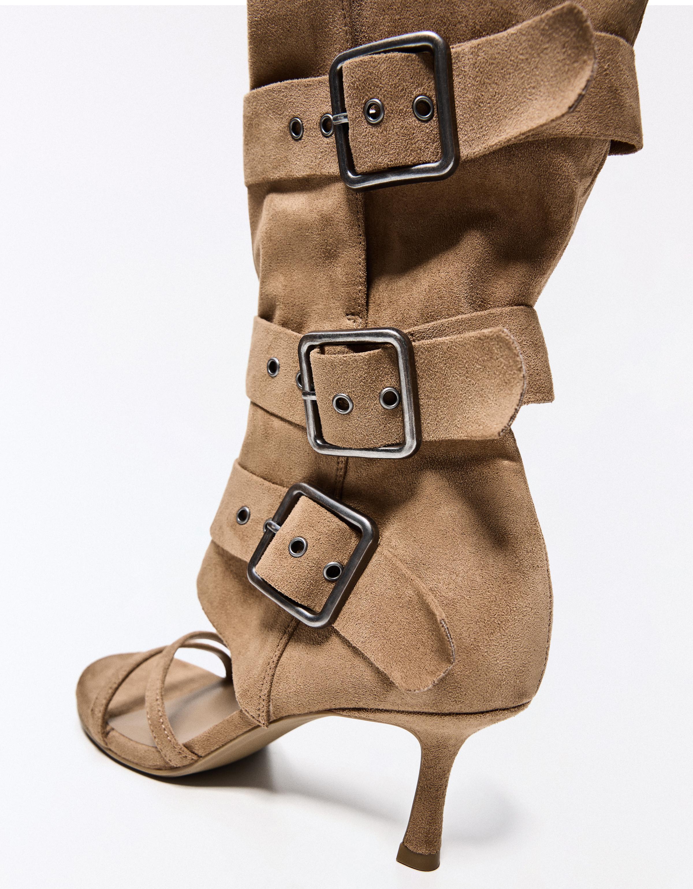Heeled trousers sandals with buckles — BEIGE