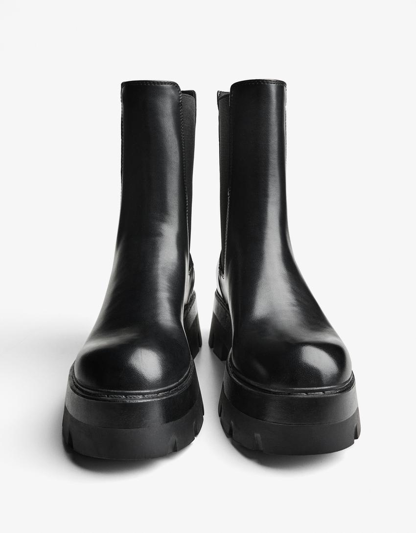 Botim com detalhe elástico-Preto