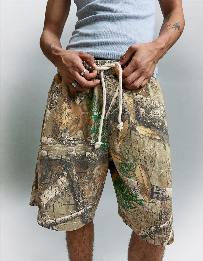 Printed boxy fit Bermuda shorts-Sand