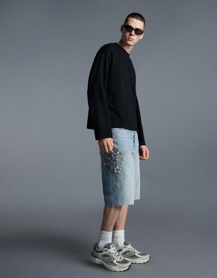Baggy denim Bermuda shorts with star patches — Light blue