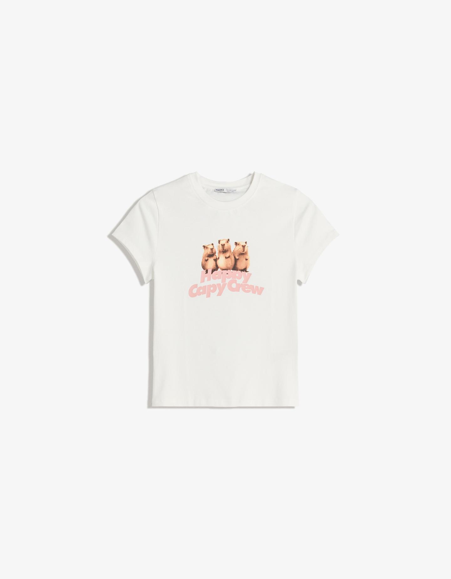 Bershka koszulka z krótkim rękawem i nadrukiem biały złamany