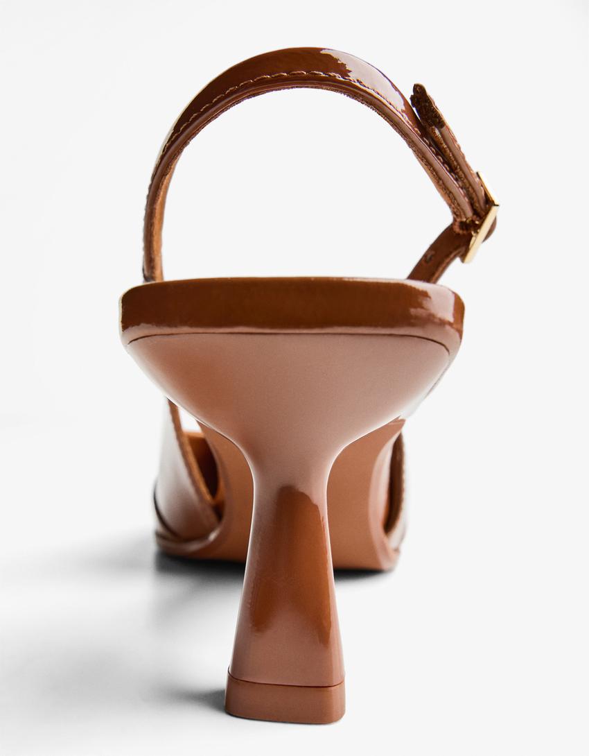 Schoenen met kitten heel en bandje met gesp-Bruin