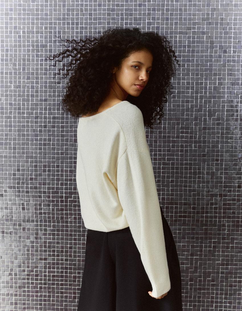 Jersey cuello pico oversize soft touch-Crudo
