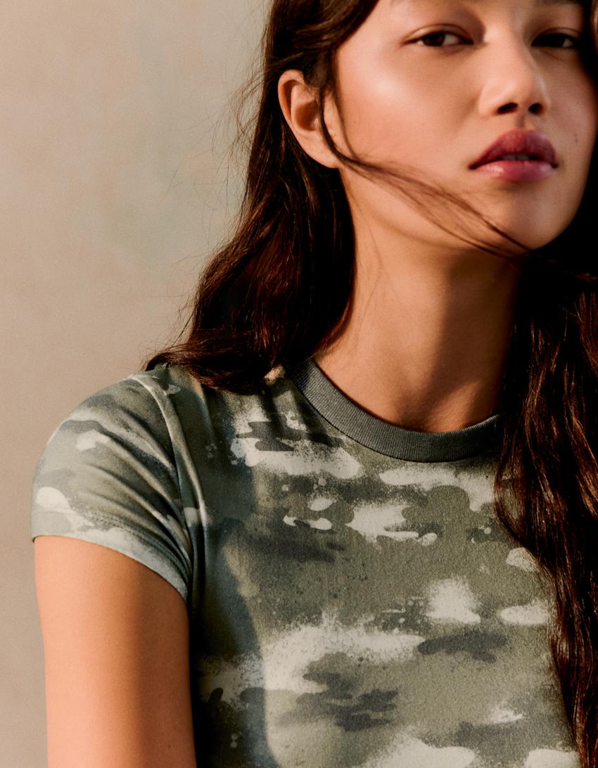 Camiseta manga corta ajustada camuflaje-Kaki