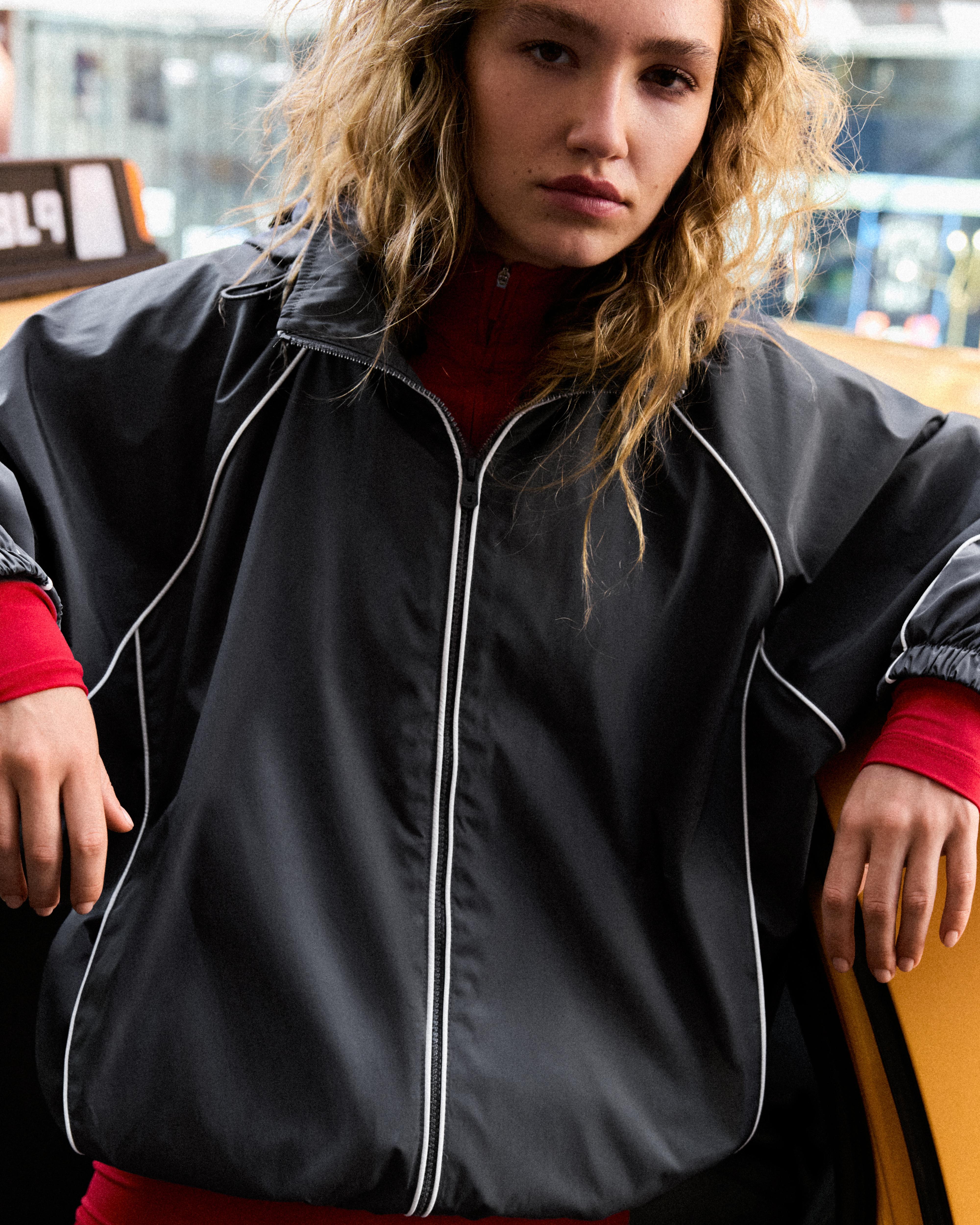 Technical jacket with contrast hood — Grey