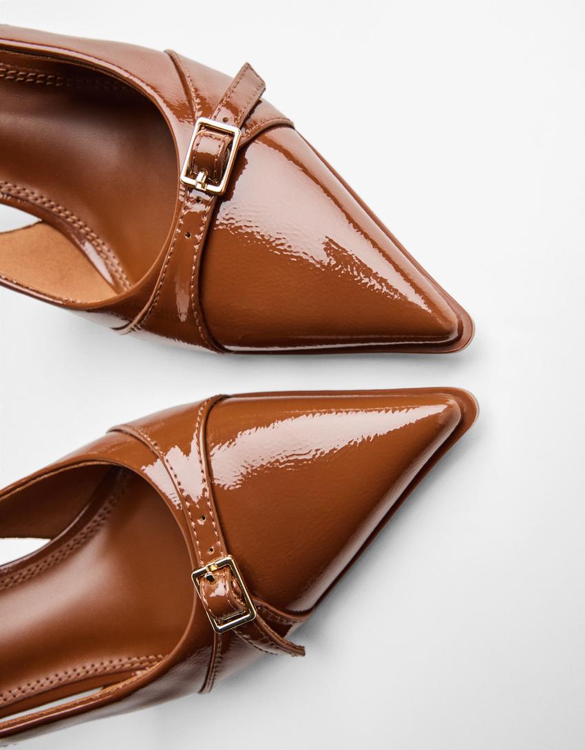Schoenen met kitten heel en bandje met gesp-Bruin