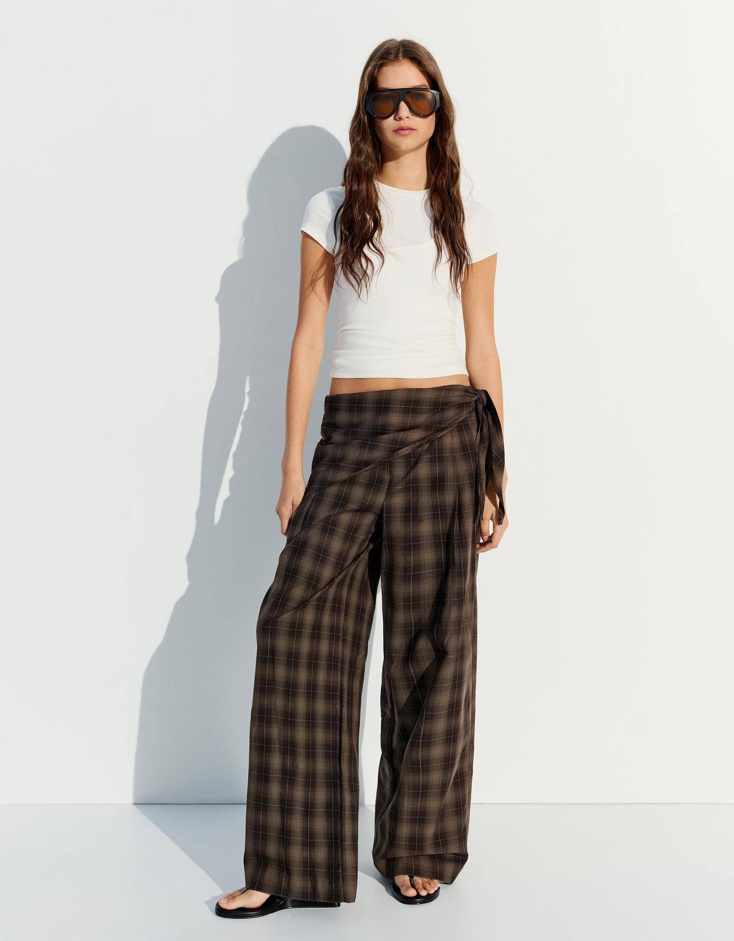 Bershka Pantalón Pinzas Pañuelo Mujer Marrón