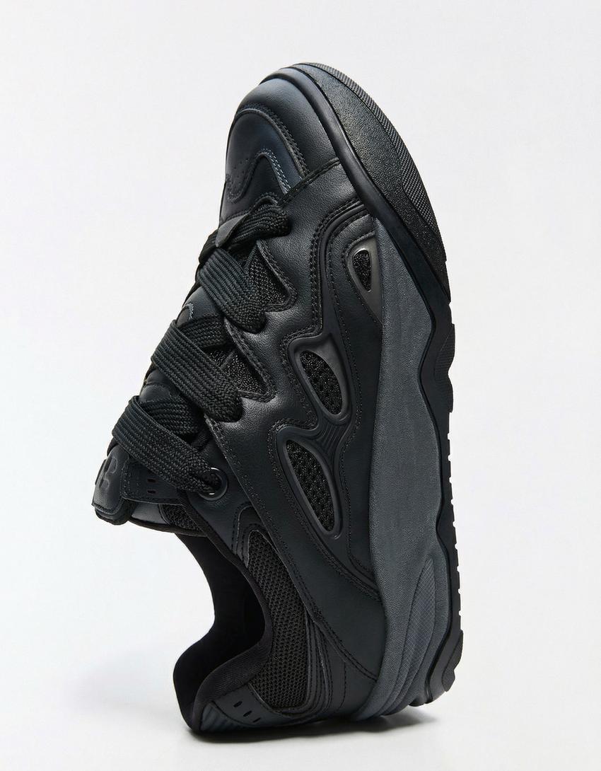 Skate-Sneaker mit dicker Sohle-Schwarz