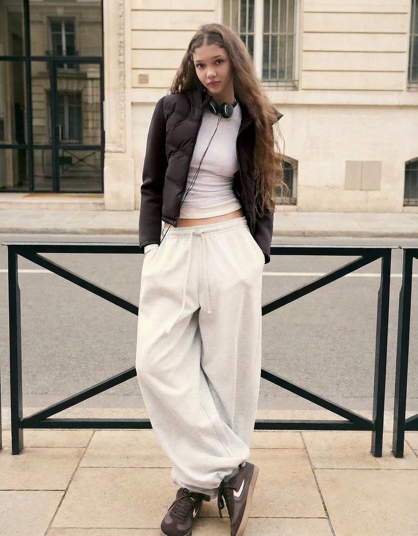 جاكيت بغطاء رأس مدمج بتأثير النيوبرين-أسود