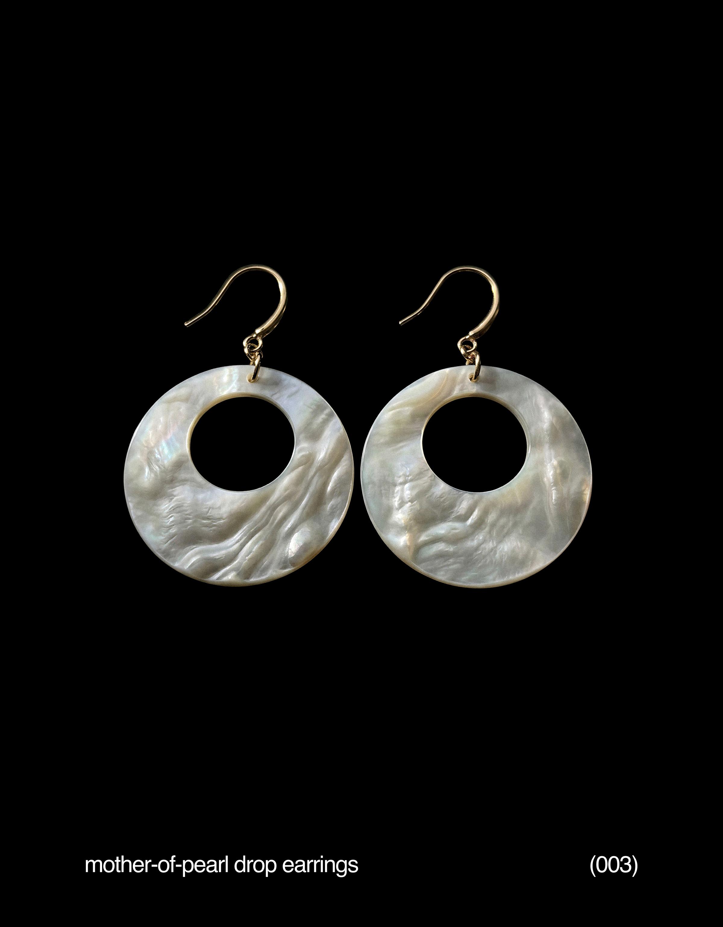 Mother of pearl earrings — White