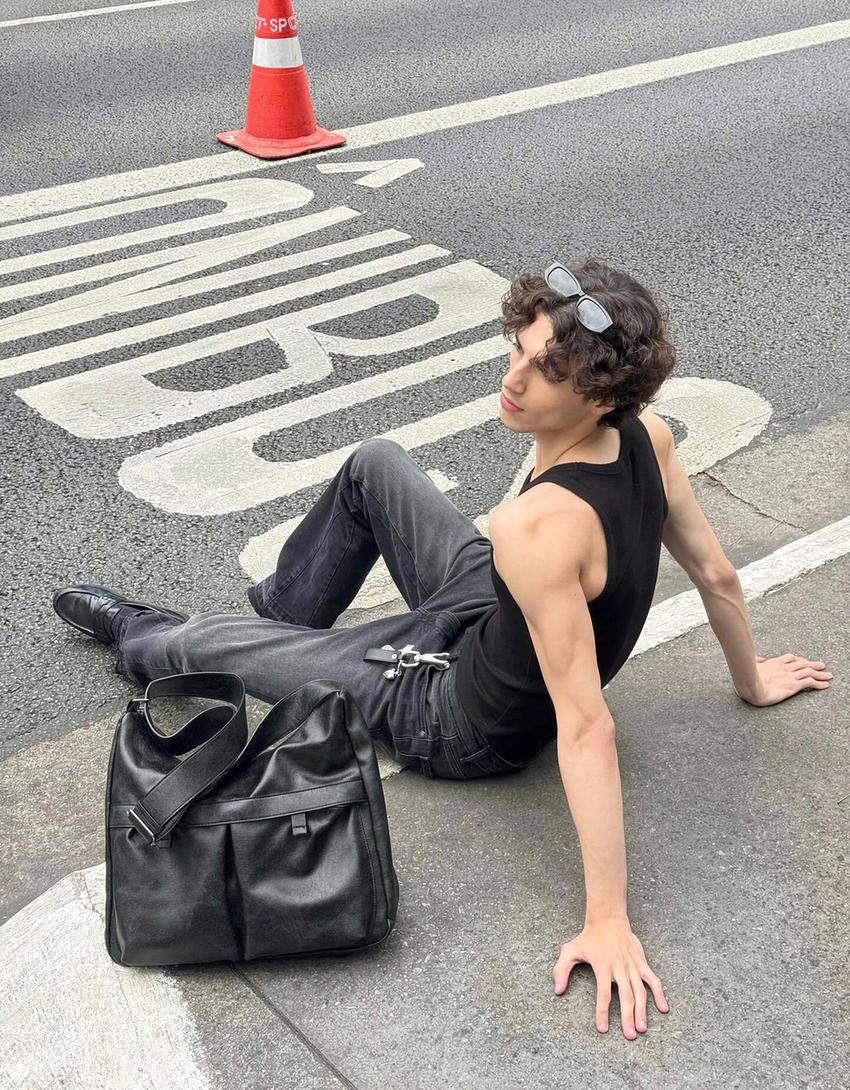 Utsvängda jeans med rak passform-Svart