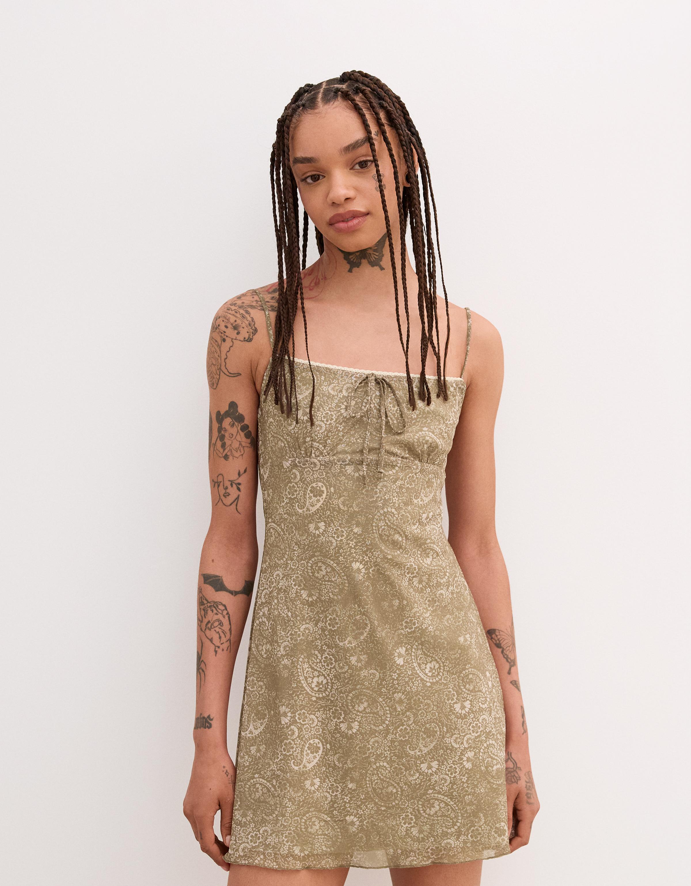 Bershka Minikleid Aus Tüll Mit Trägern Damen S Khaki