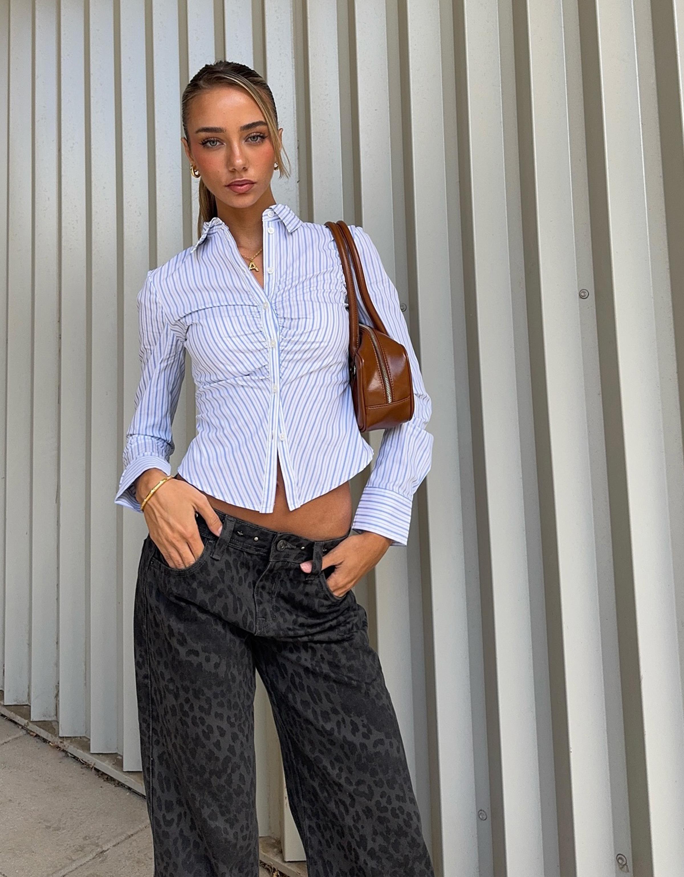 Bershka Figurbetontes Hemd Mit Schlitz Damen S Blau
