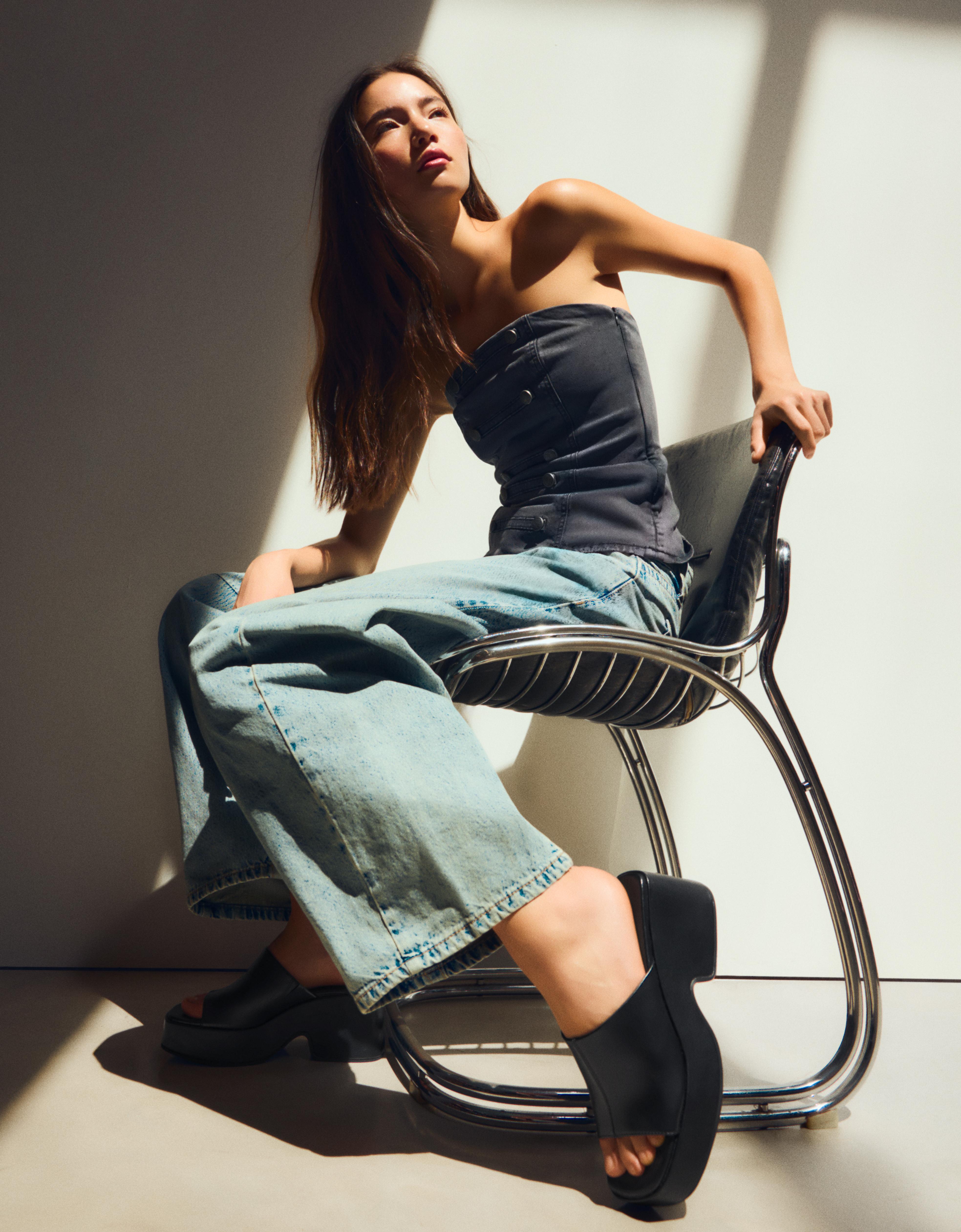 PLATFORM MULE SANDALS — BLACK