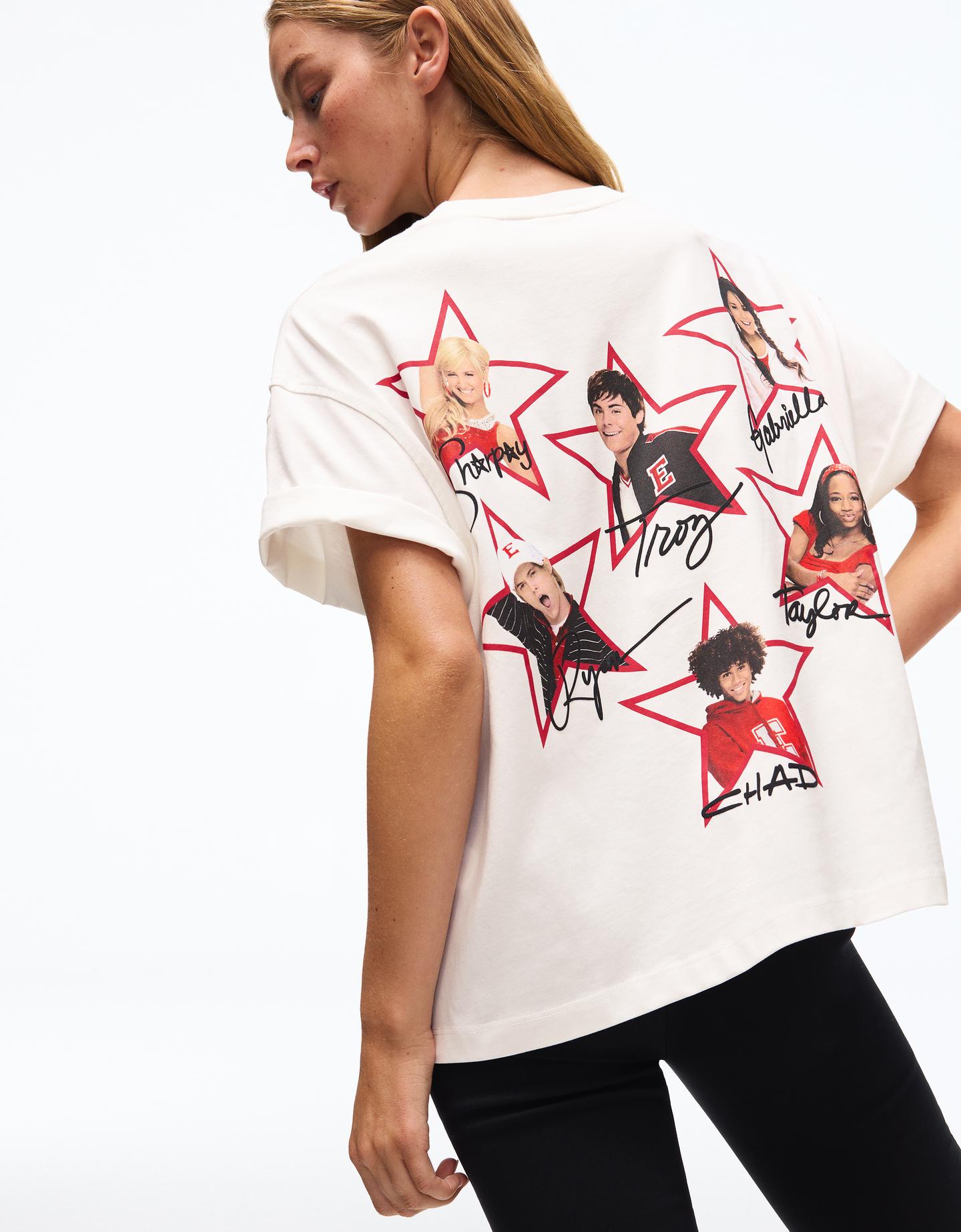 Bershka koszulka boxy z nadrukiem high school musical biały złamany