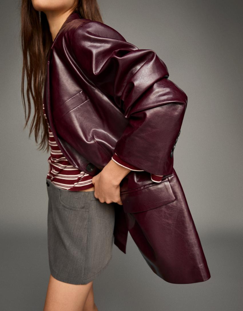 Blazer oversize efecto piel-Burdeos