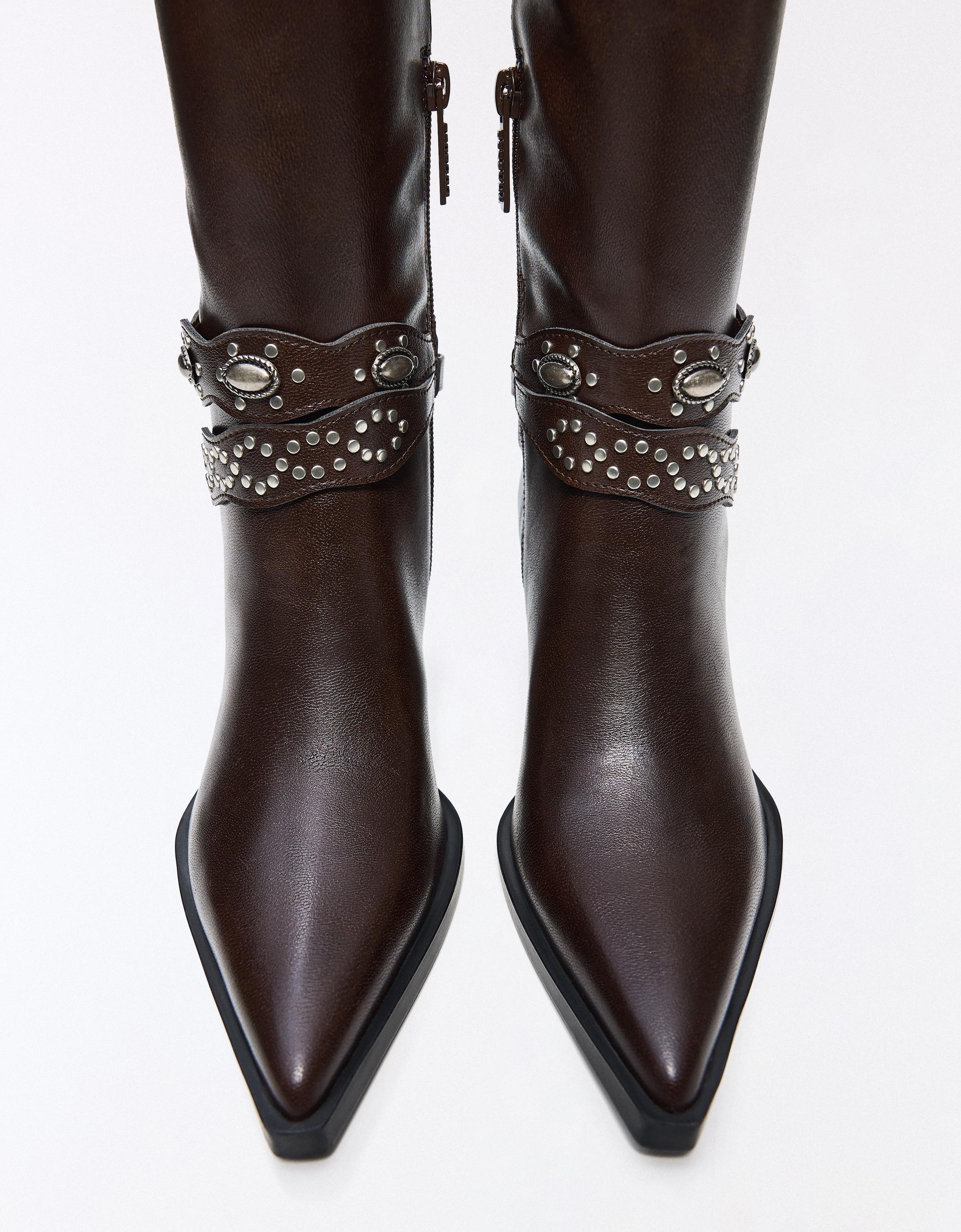 Heeled cowboy boots