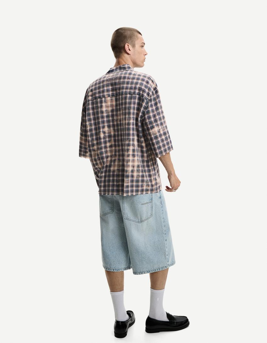 Camisa de manga curta oversize aos quadrados