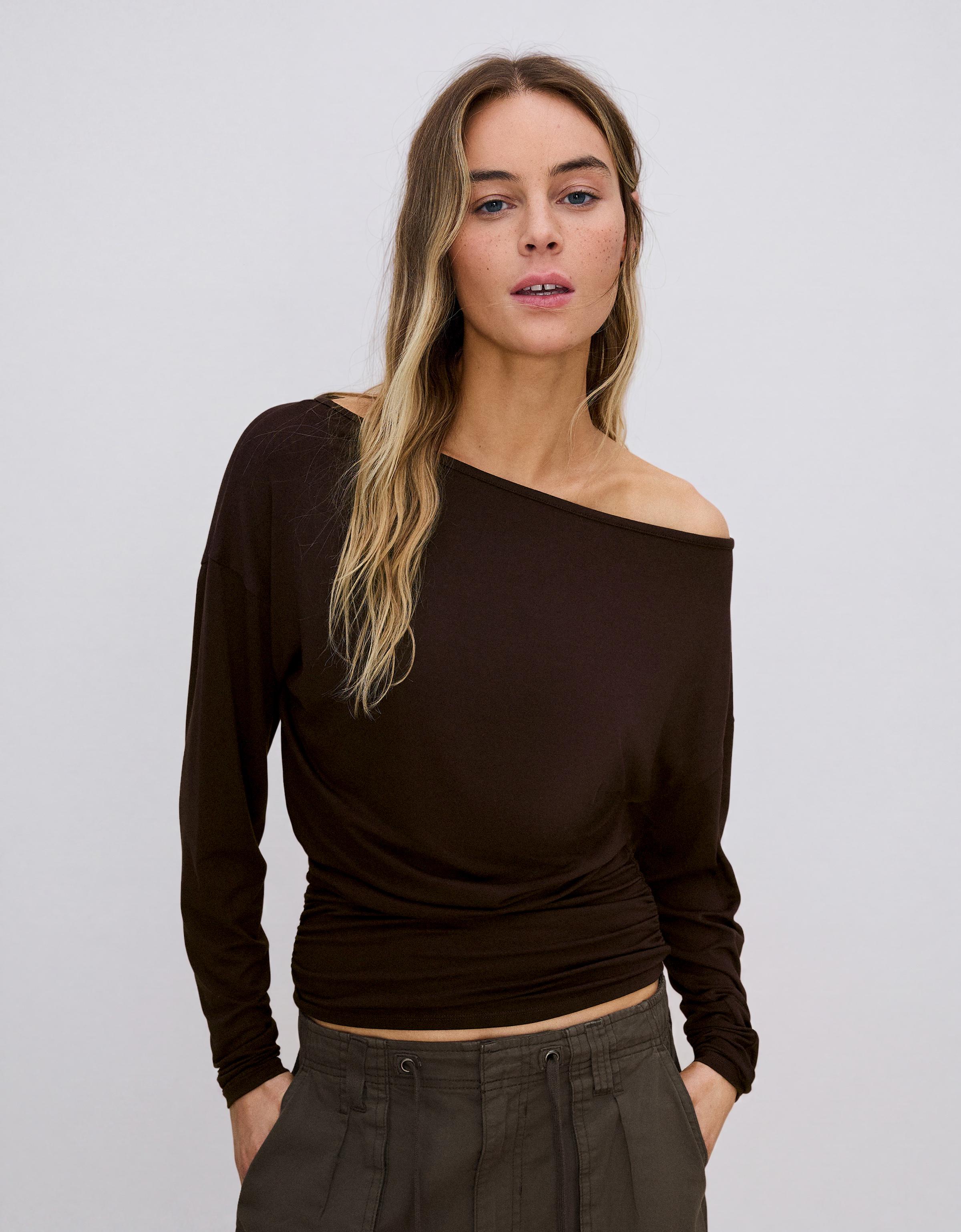 Asymmetric neck long-sleeved T-shirt — Brown